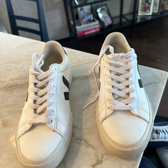 Veja white tennis shoes only worn a few times as too big for me - Picture 1 of 5